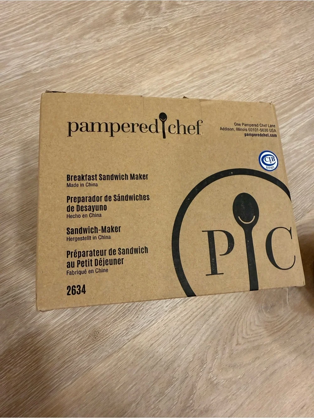 Pampered Chef White Ceramic Breakfast Sandwich Maker with Gray Lid